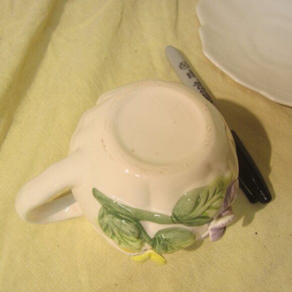 VTG PANSY TEACUP SET, CUP & SAUCER W/EMBOSSED PANSY FLOWERS $12 Details Conditio - Picture 3 of 6
